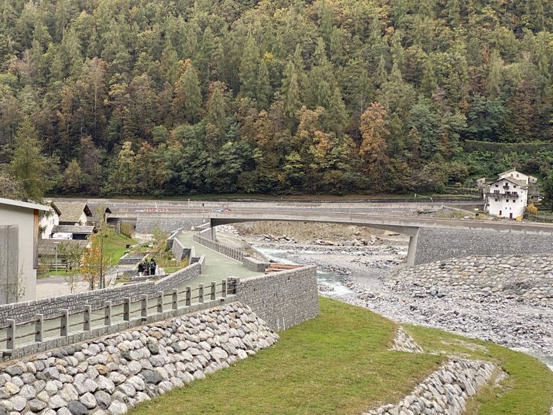 Bondo Neugestaltung Verbauungen – Damm Bondo_Dammweg – © mavo Landschaftsarchitekten GmbH